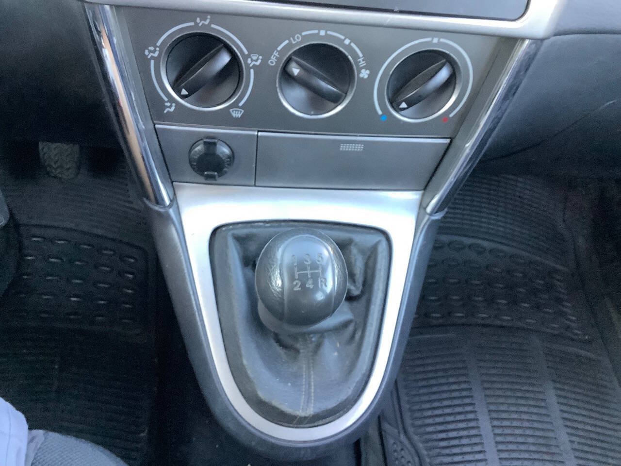 Used 2006 Toyota Matrix FWD image 30