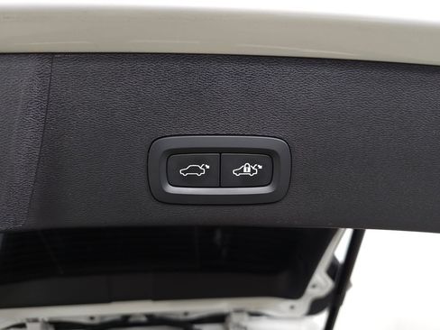 Used 2024 Volvo XC40 B5 Plus w/ Climate Package AWD/4WD image 9