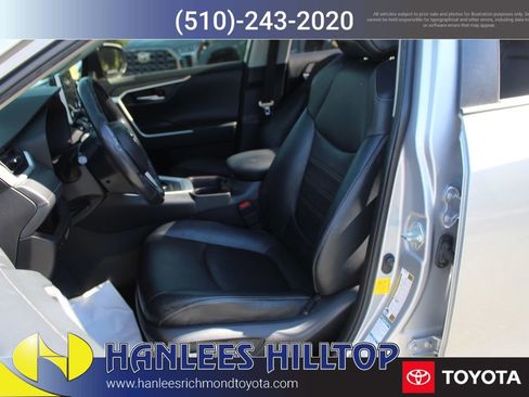 Used 2019 Toyota RAV4 Limited image 13