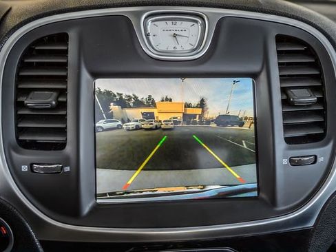 Used 2020 Chrysler 300 Limited image 25