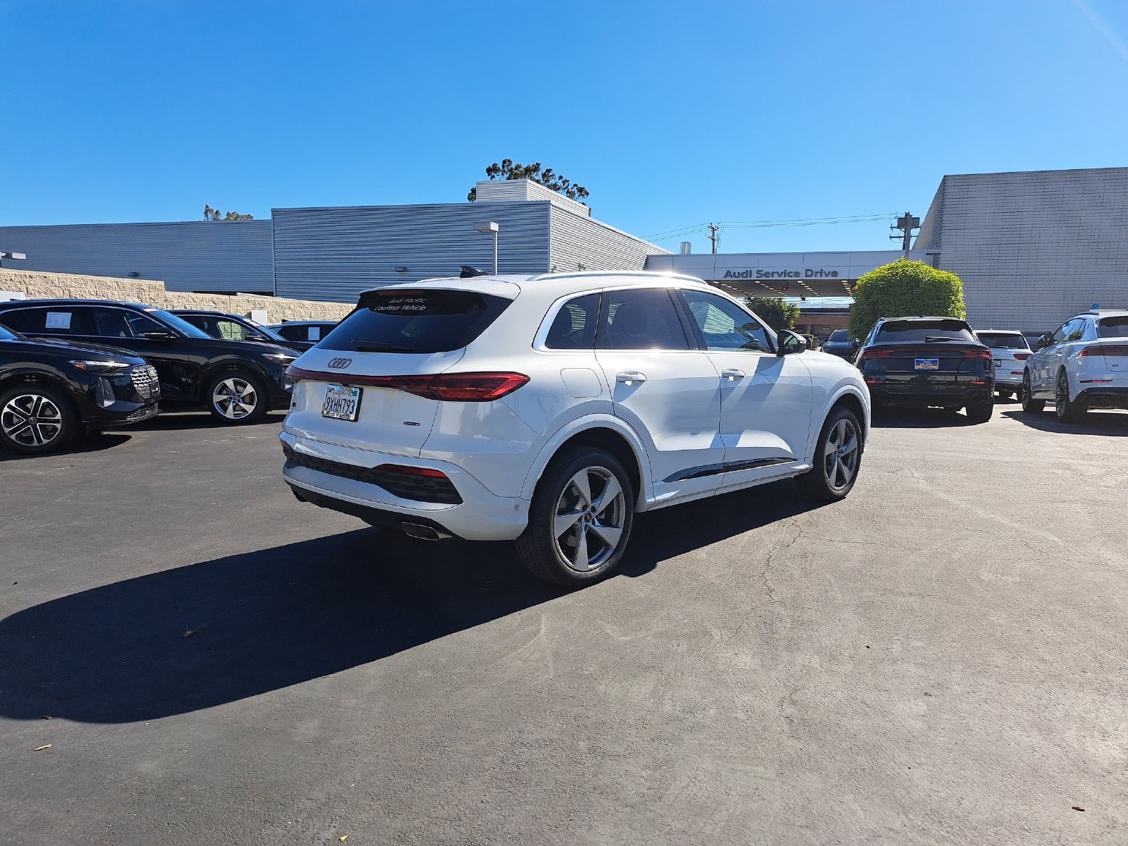 Used 2025 Audi Q5 Premium Plus w/ Premium Plus AWD/4WD image 5