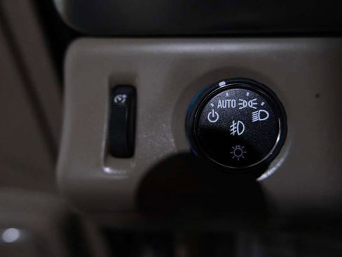 Used 2018 Chevrolet Suburban LT RWD image 38