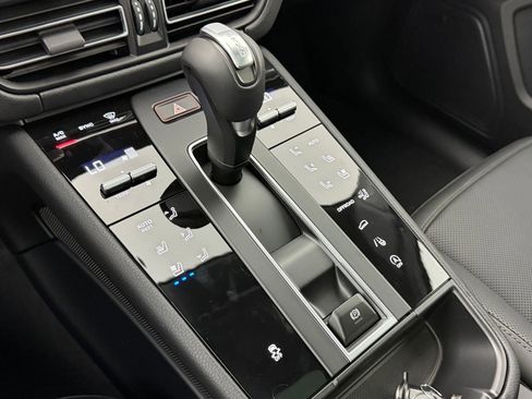 New 2026 Porsche Macan image 22