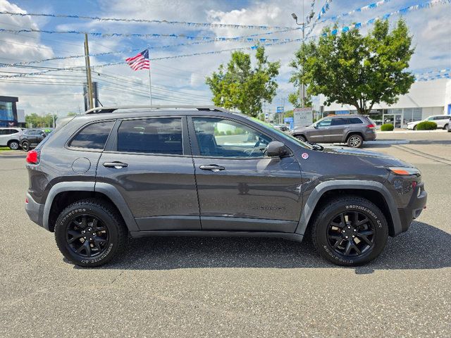 Used 2015 Jeep Cherokee Trailhawk w/ Cold Weather Group AWD/4WD image 7