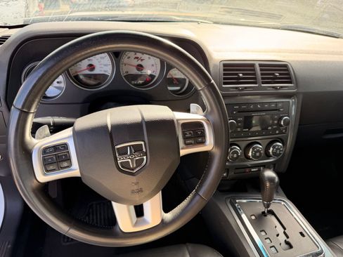 Used 2014 Dodge Challenger SXT RWD image 13
