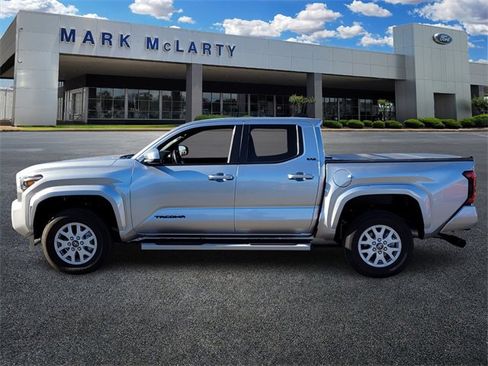 Used 2025 Toyota Tacoma SR5 image 6