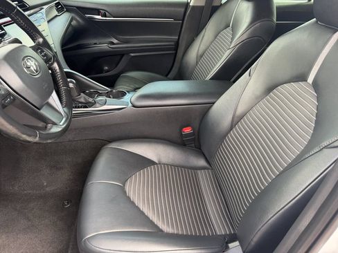 Used 2020 Toyota Camry SE FWD image 10
