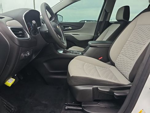 Used 2021 Chevrolet Equinox LS image 4
