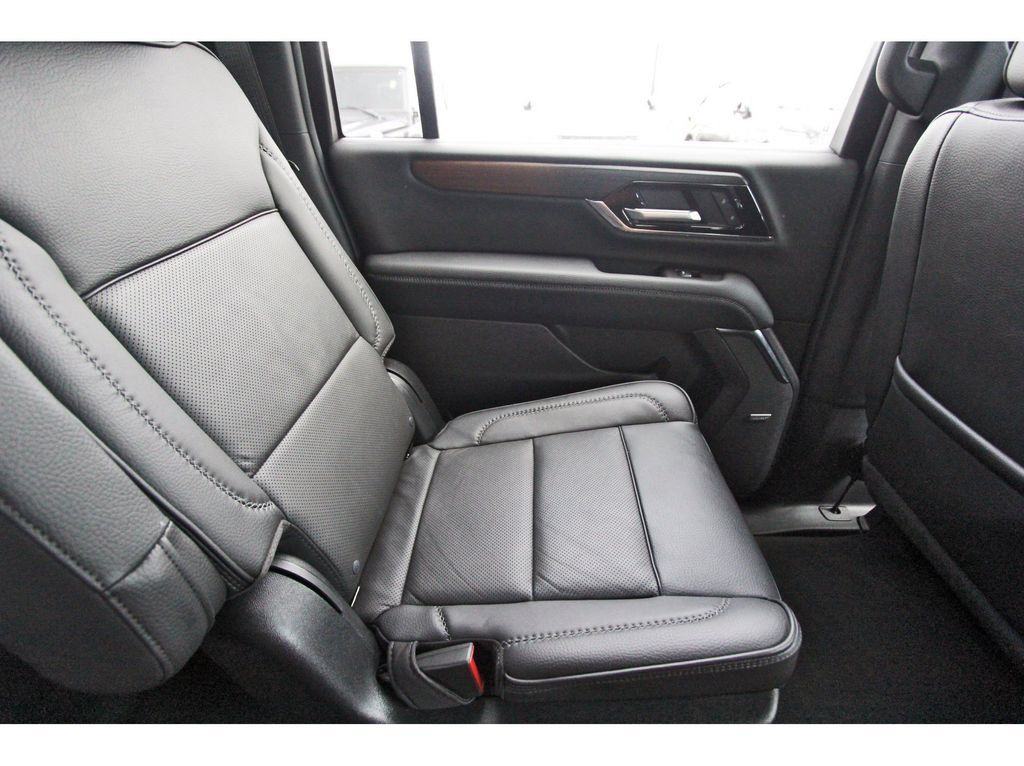 Used 2026 GMC Yukon XL Denali w/ Sun & Power Step Package AWD/4WD image 13