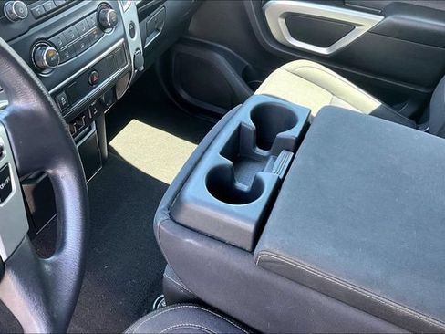 Used 2017 Nissan Titan SV RWD image 16