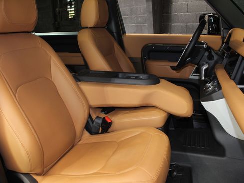 Used 2024 Land Rover Defender 90 S image 45