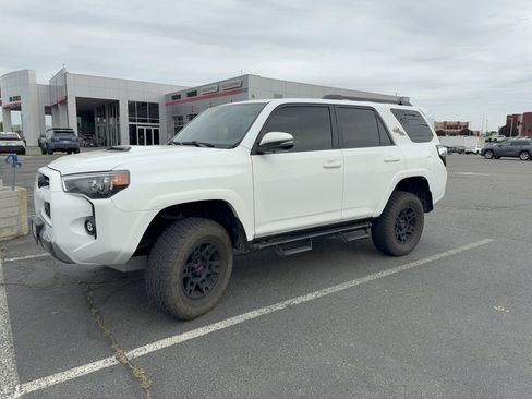 Used 2023 Toyota 4Runner TRD Off-Road Premium w/ Moonroof Package AWD/4WD image 33