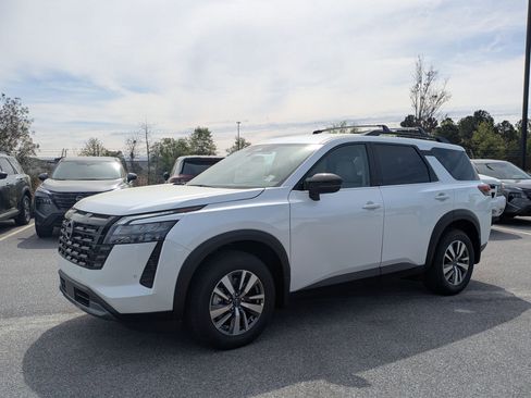 New 2026 Nissan Pathfinder SL image 8