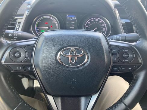Used 2023 Toyota Camry SE image 12