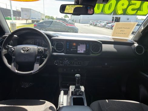 Used 2018 Toyota Tacoma TRD Off-Road AWD/4WD image 26