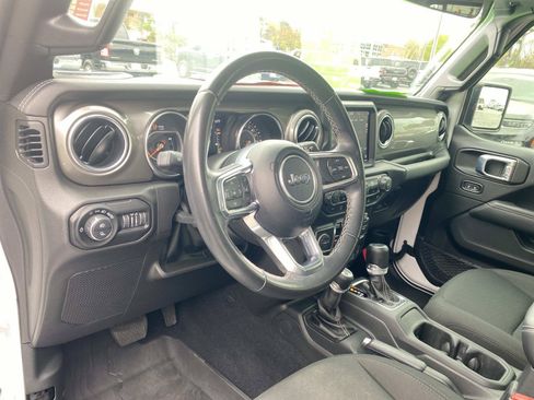 Used 2022 Jeep Gladiator Overland AWD/4WD image 25