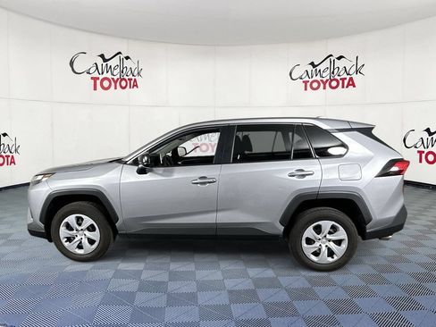 Used 2025 Toyota RAV4 LE AWD/4WD image 4
