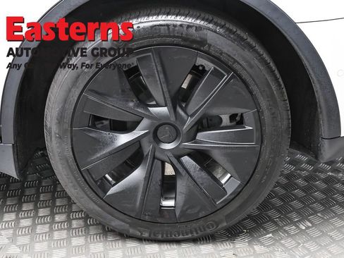 Used 2020 Tesla Model Y Long Range image 16