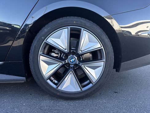 Used 2023 BMW i4 eDrive40 image 3