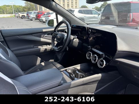 Used 2025 Chevrolet Blazer EV LT AWD/4WD image 9
