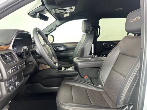 Used 2023 Chevrolet Suburban High Country image 11