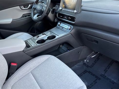 Used 2023 Hyundai Kona SE image 18