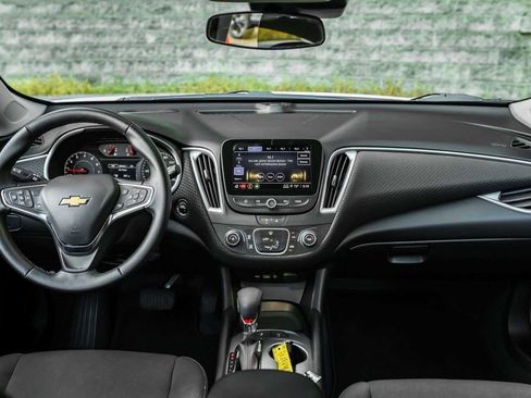 Used 2025 Chevrolet Malibu RS image 24