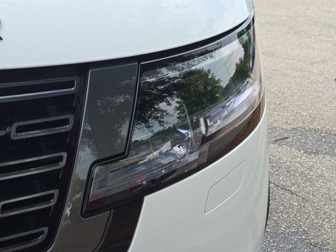 New 2025 Land Rover Range Rover SE image 32