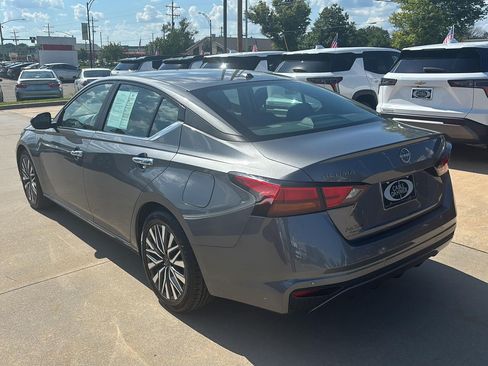 Used 2025 Nissan Altima 2.5 SV FWD image 4