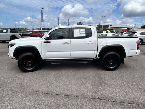 Used 2017 Toyota Tacoma TRD Pro AWD/4WD image 6