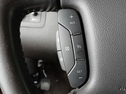 Used 2013 Chevrolet Impala LTZ FWD image 23