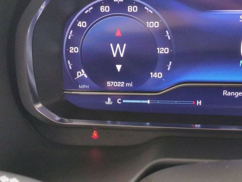 Used 2024 Chevrolet Suburban LT image 28