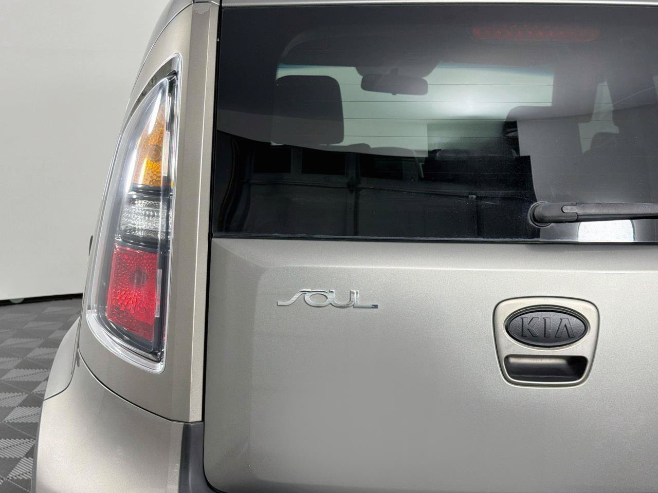 Used 2010 Kia Soul + w/ Audio Pkg FWD image 21