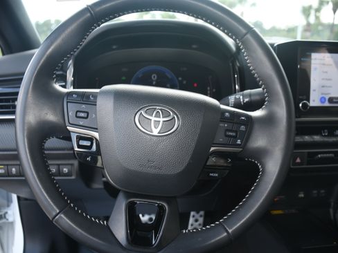Used 2025 Toyota Camry SE FWD image 12
