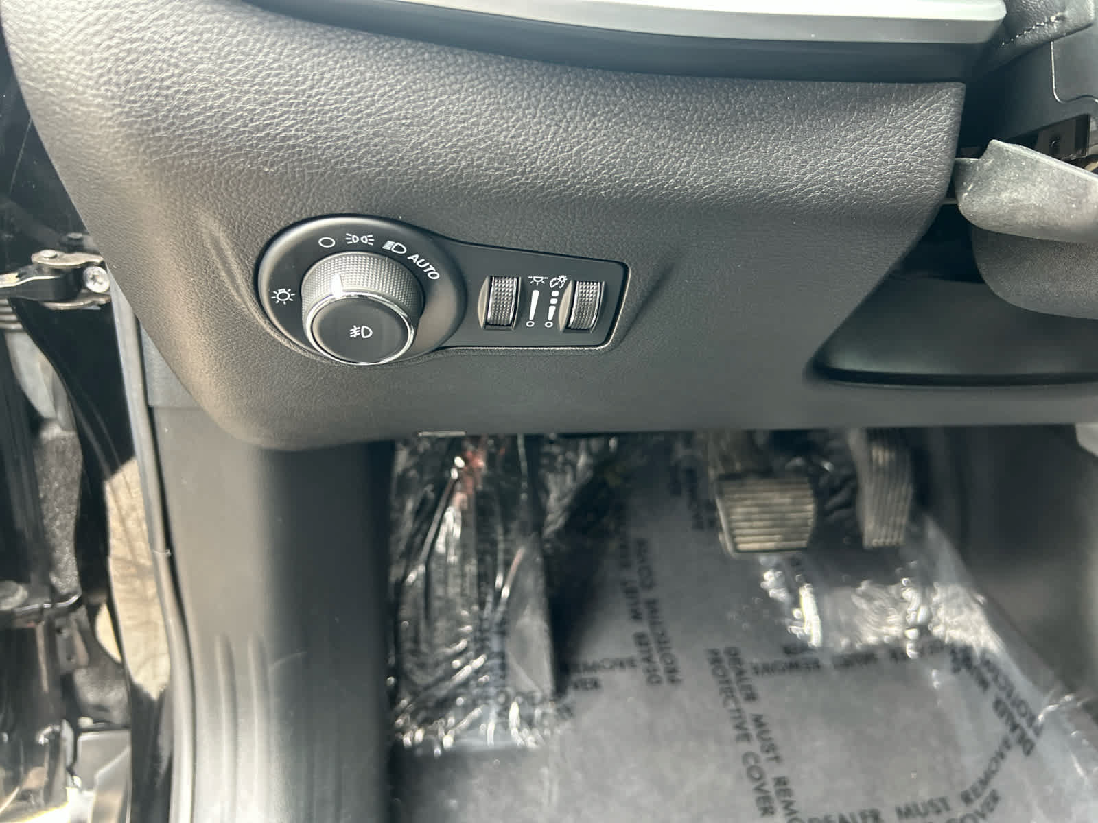 Used 2022 Jeep Compass Latitude w/ Sun and Sound Group AWD/4WD image 14