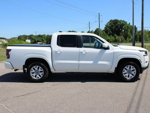 Used 2022 Nissan Frontier SV AWD/4WD image 6
