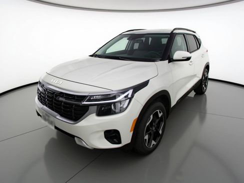 Used 2025 Kia Seltos S image 3