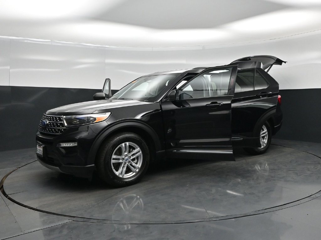 Certified 2023 Ford Explorer XLT w/ Equipment Group 202A RWD image 28