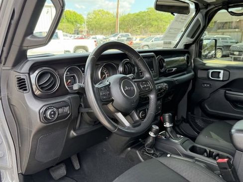 Used 2020 Jeep Gladiator Sport image 15