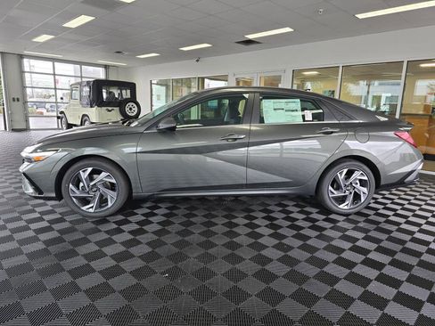 New 2026 Hyundai Elantra Limited image 7
