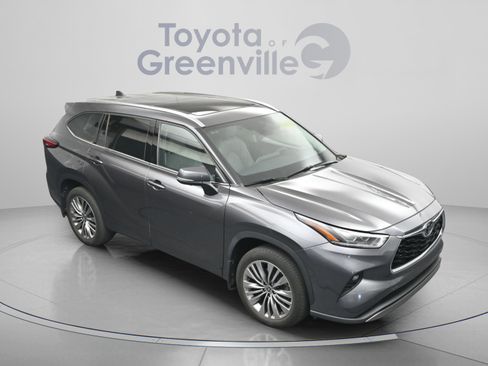 Used 2022 Toyota Highlander Platinum FWD image 21