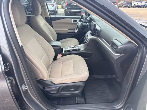 Used 2023 Ford Explorer XLT image 8
