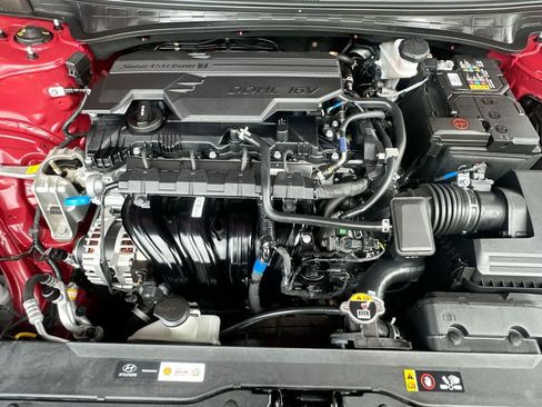 Used 2025 Hyundai Elantra SE FWD image 12