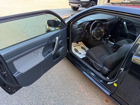 Used 2013 Scion tC FWD image 9