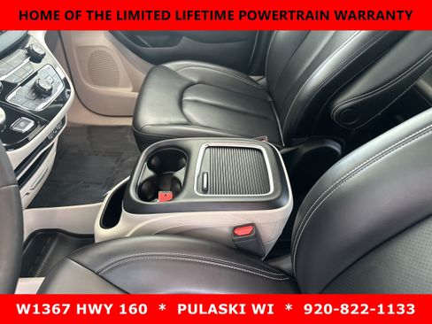 Used 2023 Chrysler Pacifica Touring-L FWD image 13