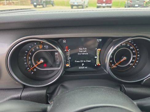 Used 2023 Jeep Gladiator Overland image 23