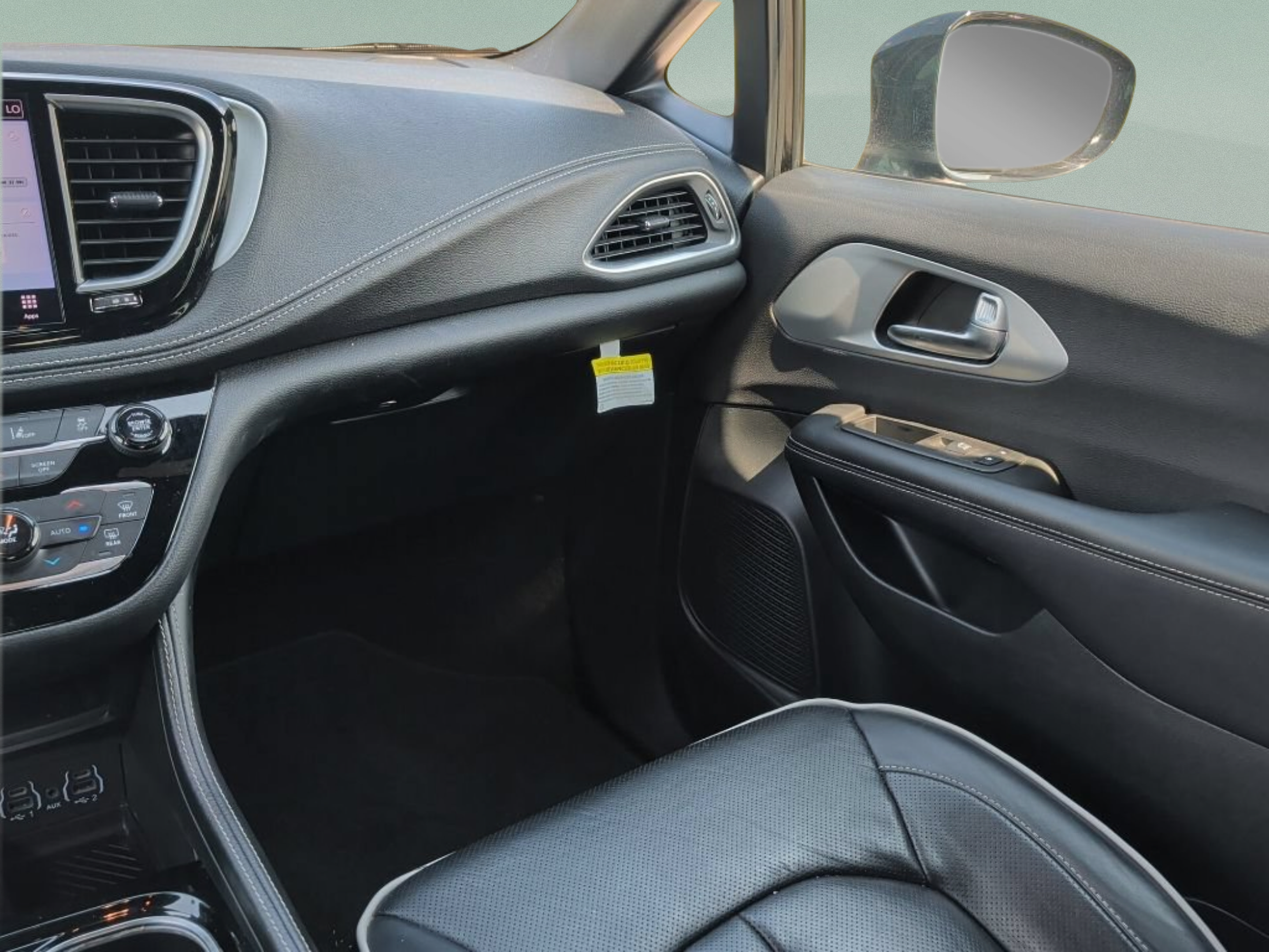 Used 2025 Chrysler Pacifica Limited FWD image 34