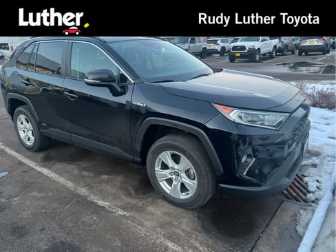 Used 2020 Toyota RAV4 XLE image 1