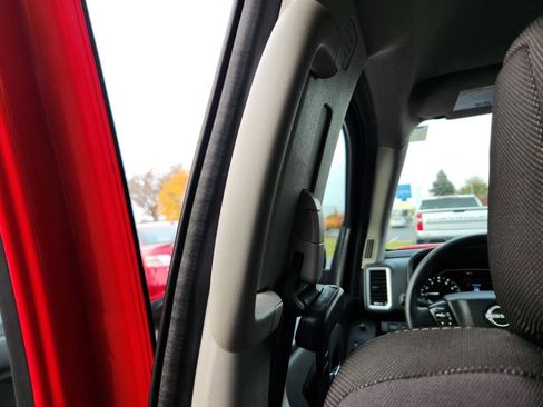 Used 2024 Nissan Frontier SV image 31