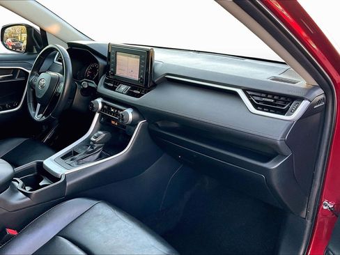 Used 2019 Toyota RAV4 XLE Premium image 15